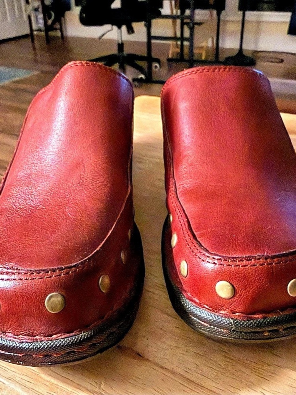 Born VCJ618 Studded Leather Clogs in Red US 6M